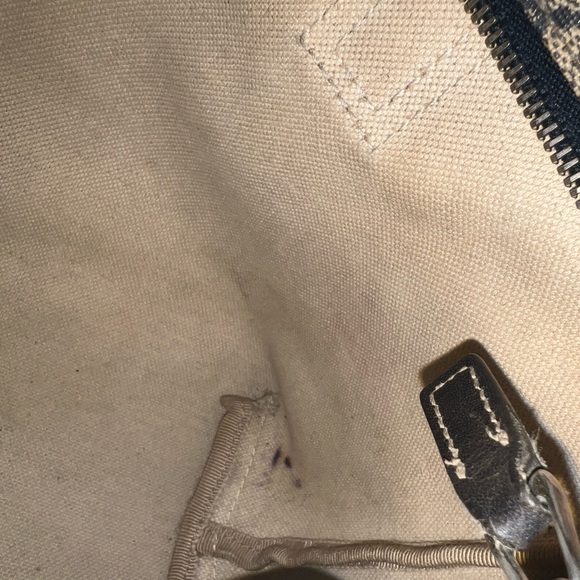 FIRM | Authentic GG Canvas Supreme small tote - Picture 10 of 16